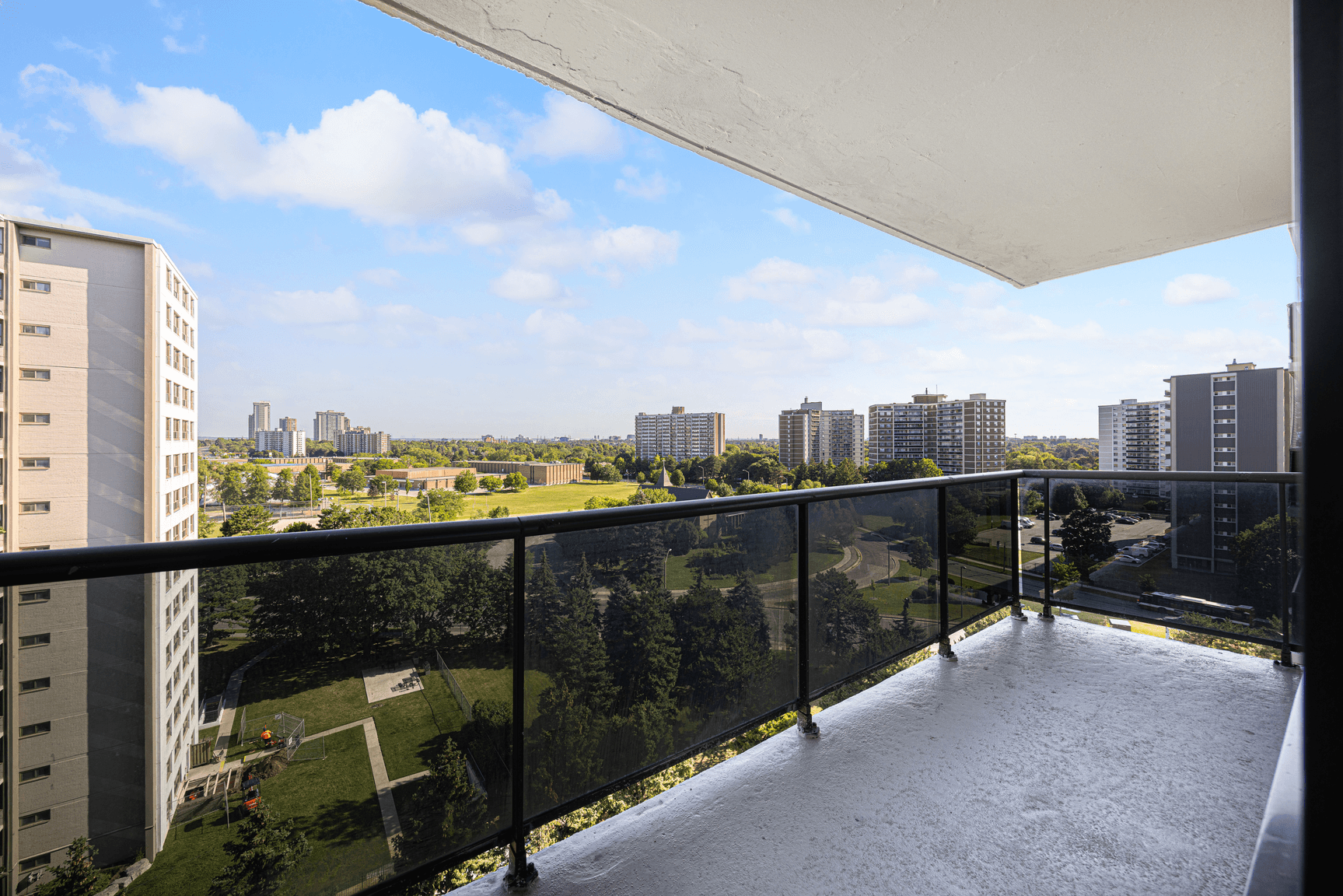 30 Esterbrooke Avenue — 1 Bedroom - Photo 13