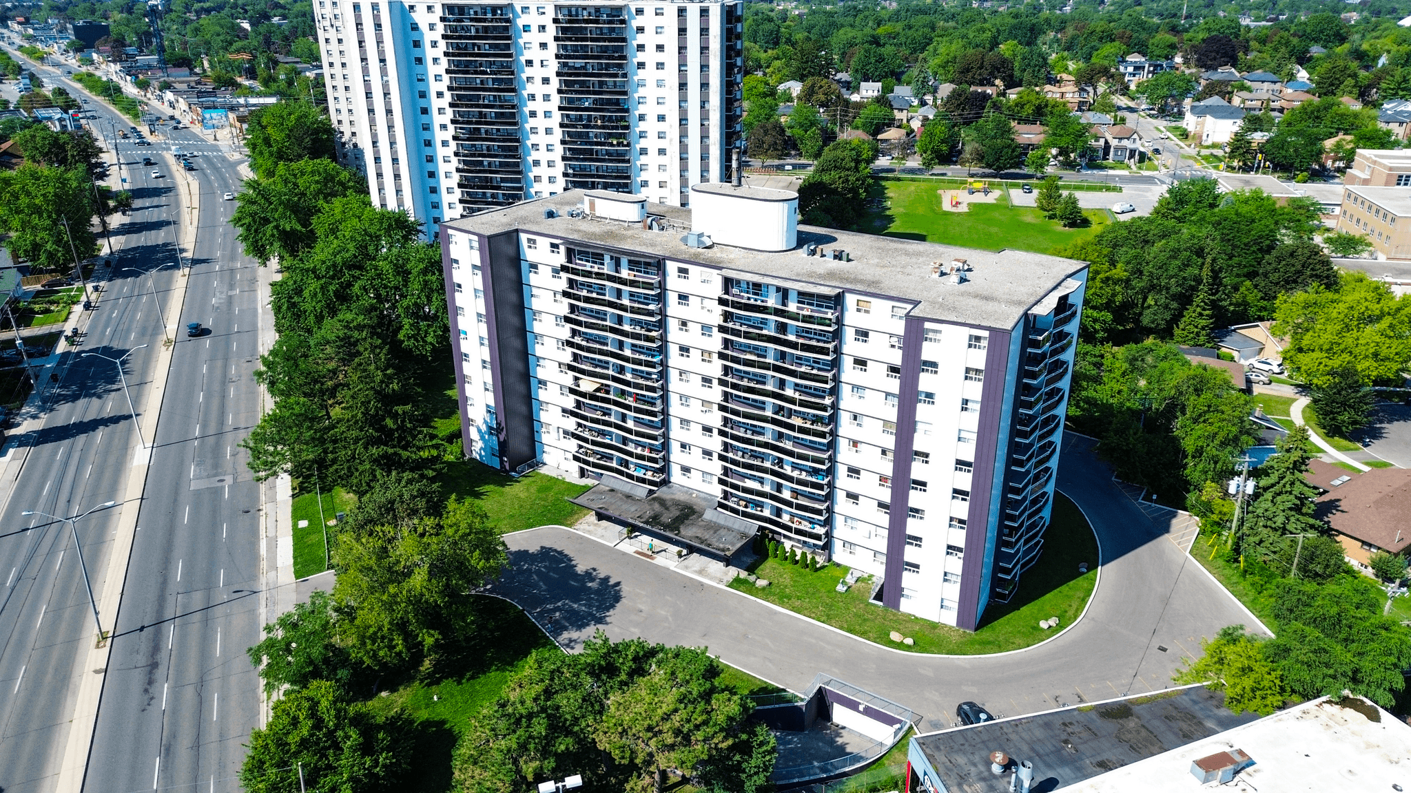 2570 Kingston Road — 1 Bedroom - Photo 2