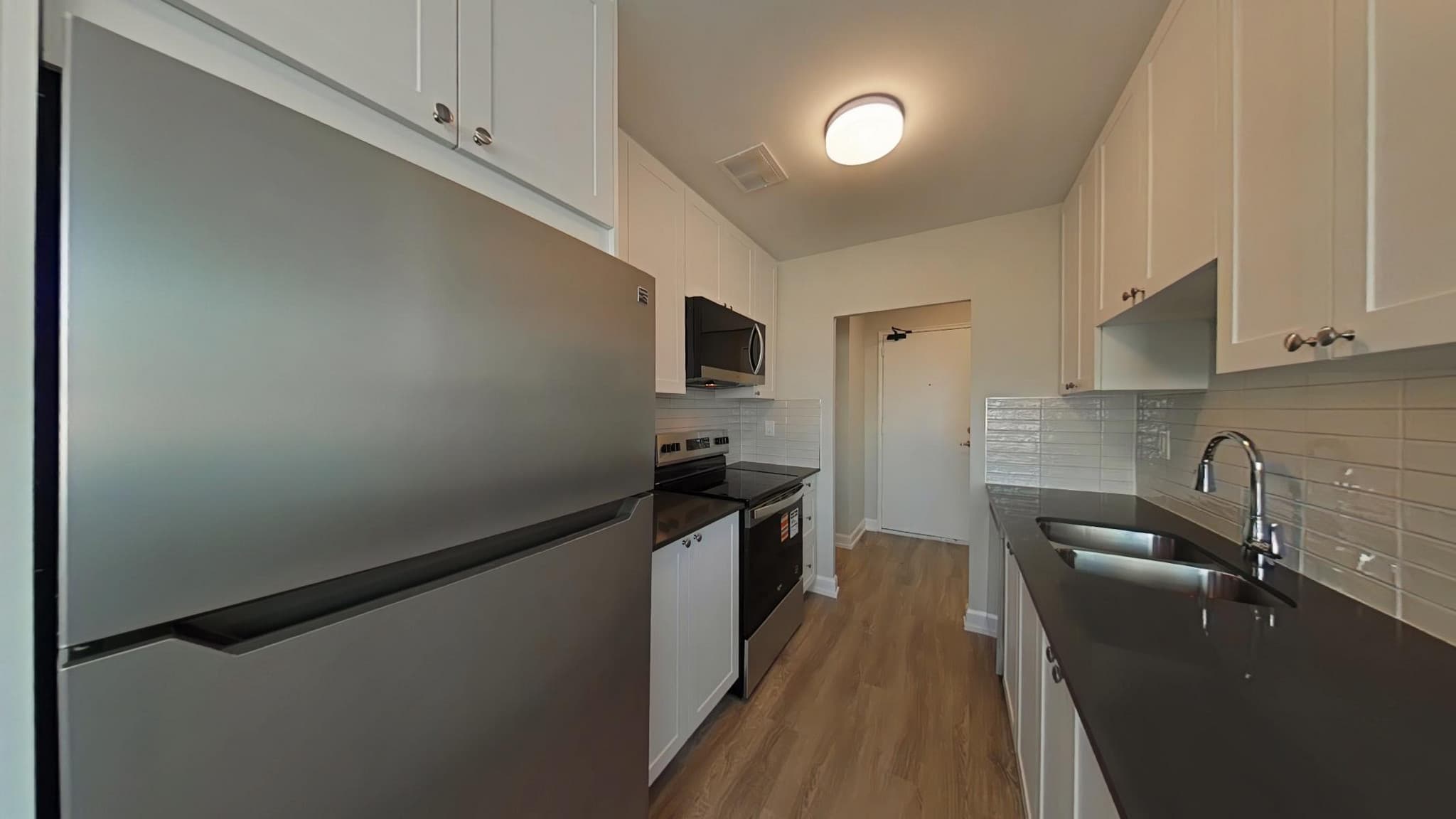 2-6 The Donway East — 1 Bedroom - Photo 8