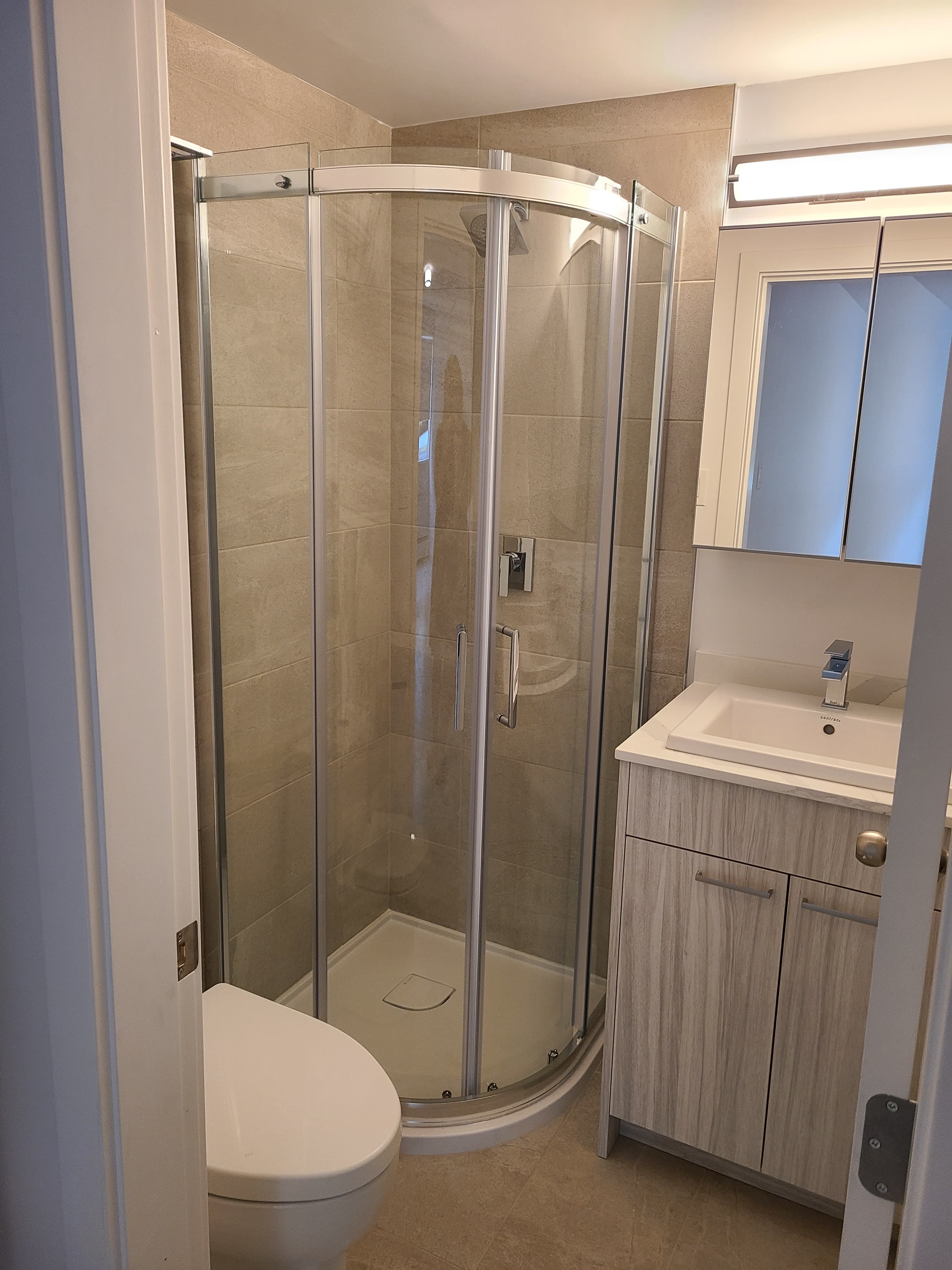 Spacious 3-Bedroom Apartment in Central Lynn Valley Private Patio - Photo 5