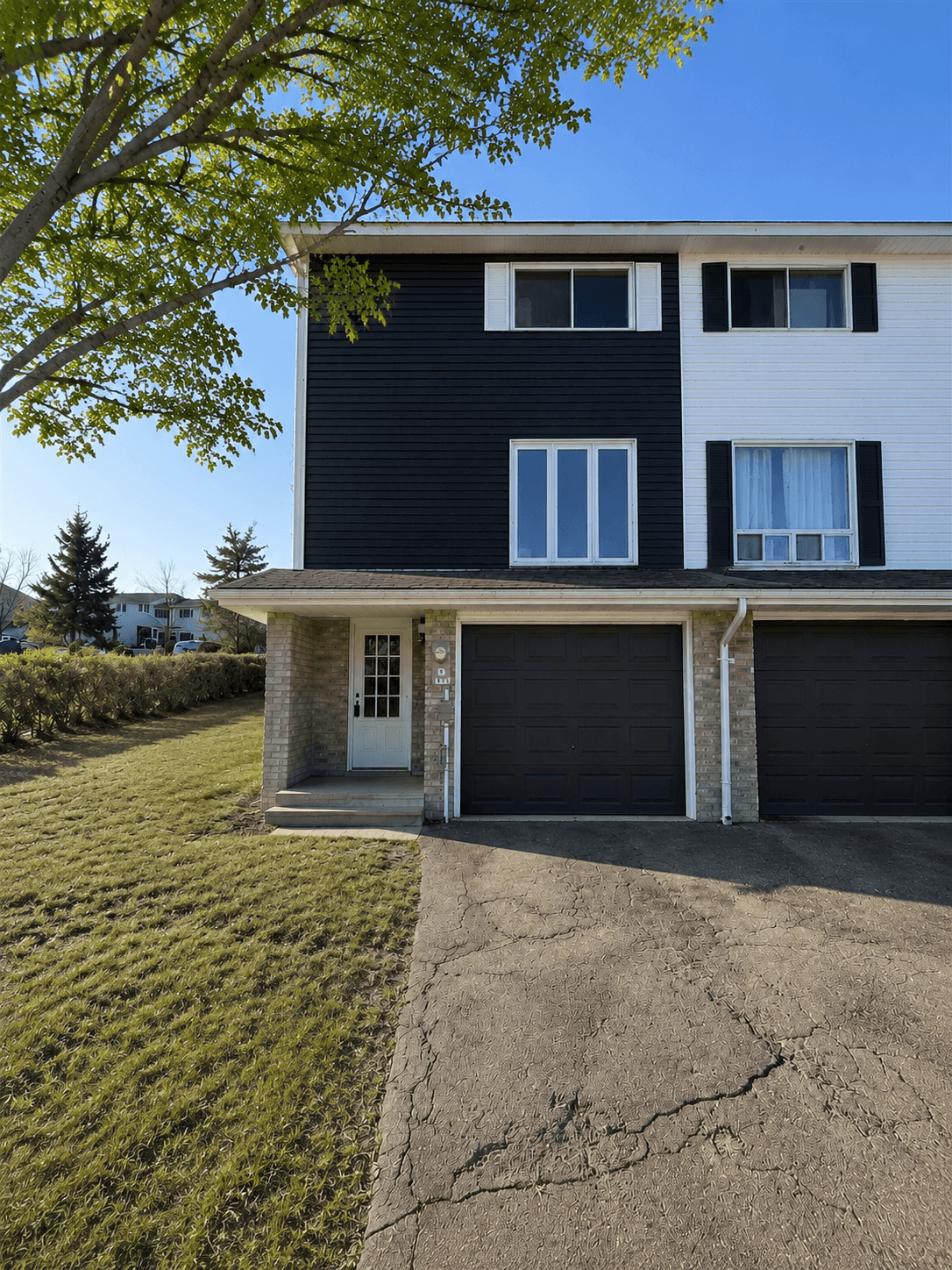 3 Bedroom 2 Baths Gorgeous End Unit Townhouse