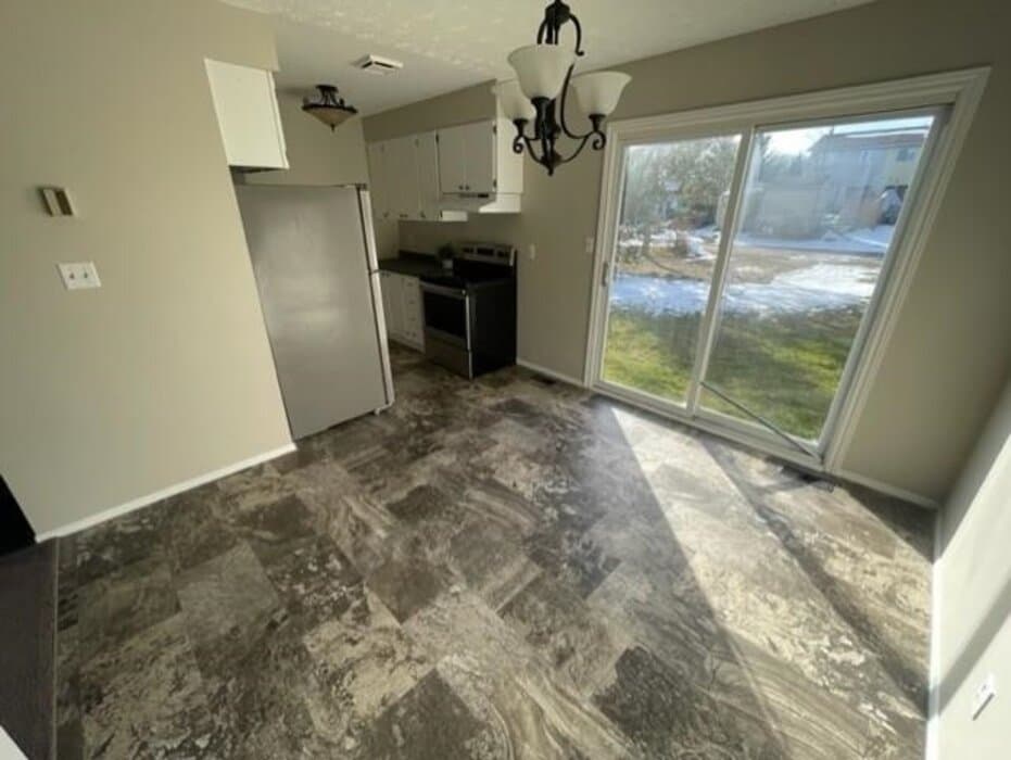 3 Bedroom 2 Baths Gorgeous End Unit Townhouse - Photo 6