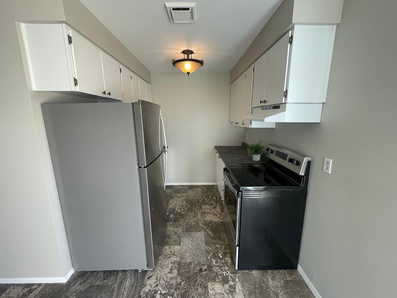 3 Bedroom 2 Baths Gorgeous End Unit Townhouse - Photo 10