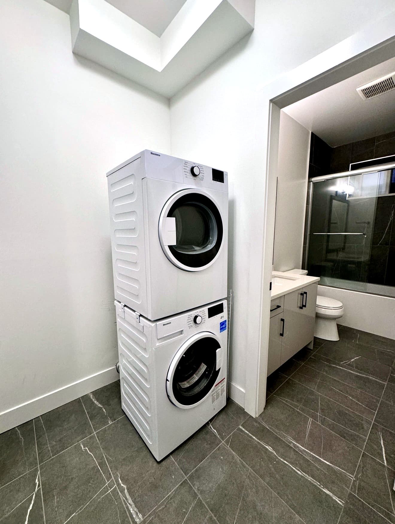 Bright 2-Bedroom Basement Suite in Grandview Heights – $2,000/mo Utilities Included - Photo 2