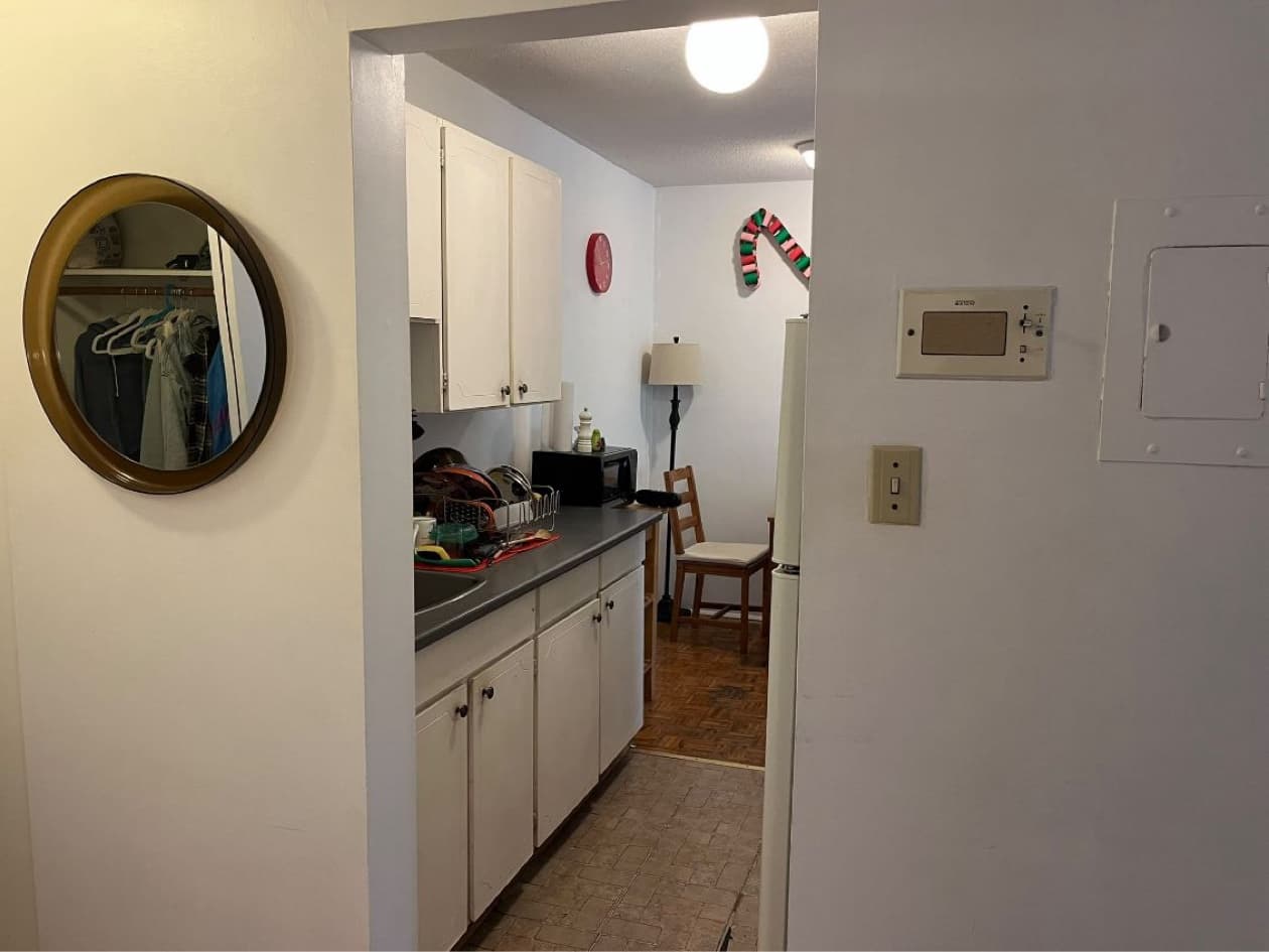 Bright 1-Bed + Large Balcony, South Granville — Cat Friendly - Photo 3
