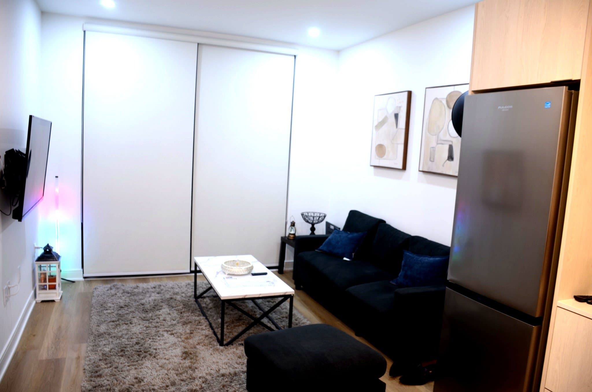 Beautiful Furnished 2 Bed, 2 Bath Condo — 86 Dundas St E, Mississauga (Artform Condos)