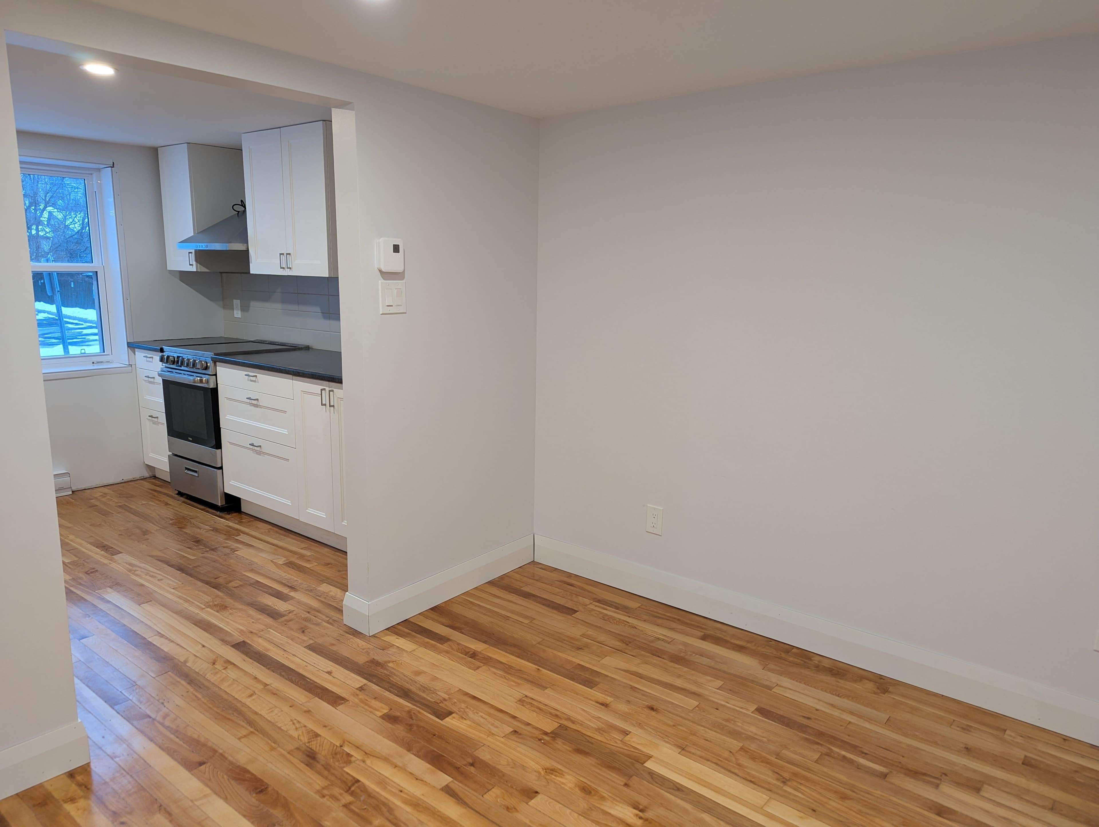 Renovated Bachelor Minutes from Downtown Ottawa – 10 St-Hyacinthe - Photo 2