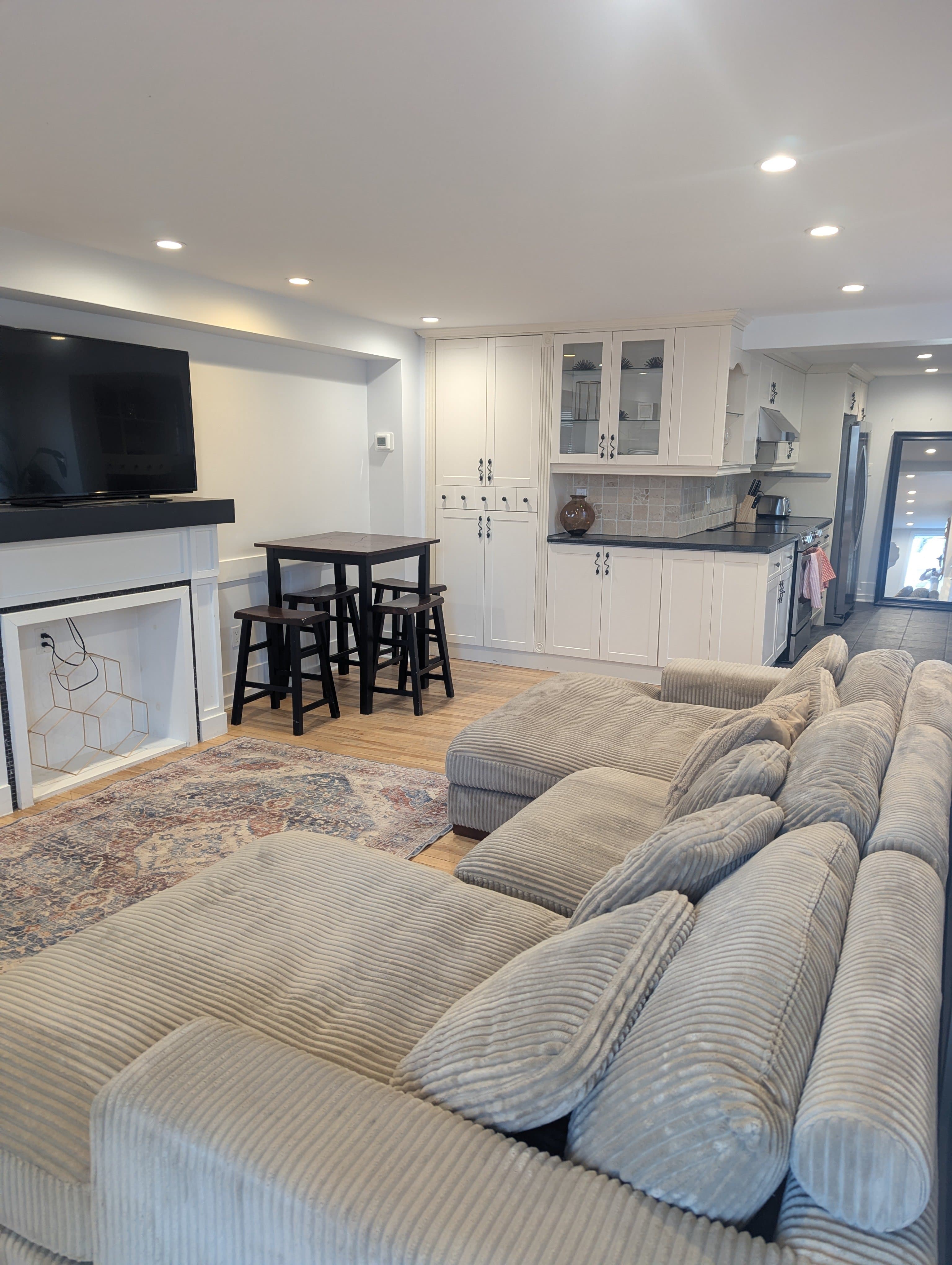 Fully Furnished 1 Bed – Minutes from Ottawa – 17 St-Henri - Photo 2