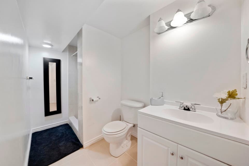 1 Bedroom Basement Apartment, Separate Entrance, Scarborough - Photo 5