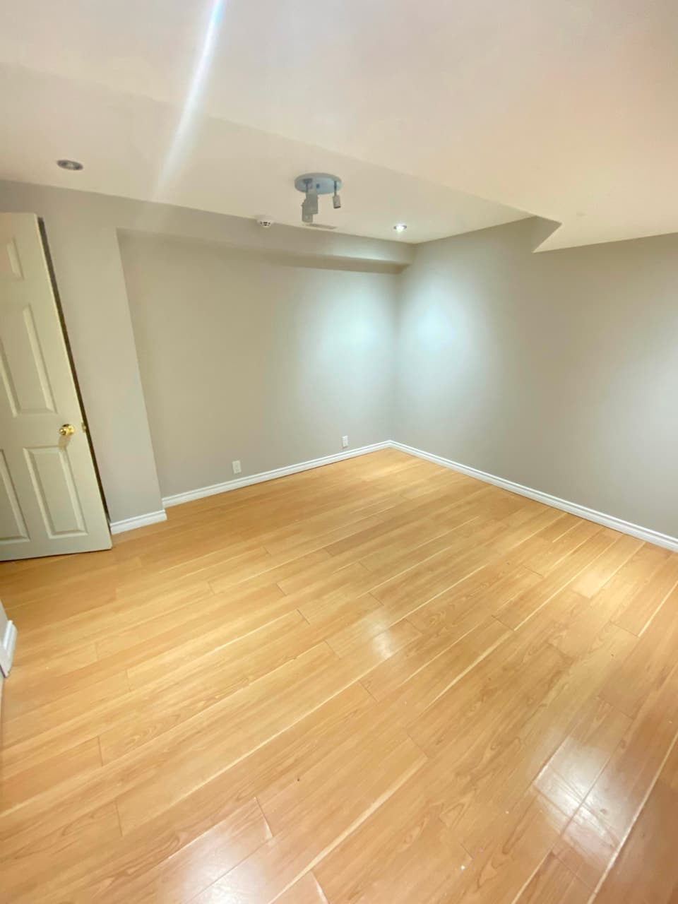 1 Bedroom Basement Apartment, Separate Entrance, Scarborough - Photo 6