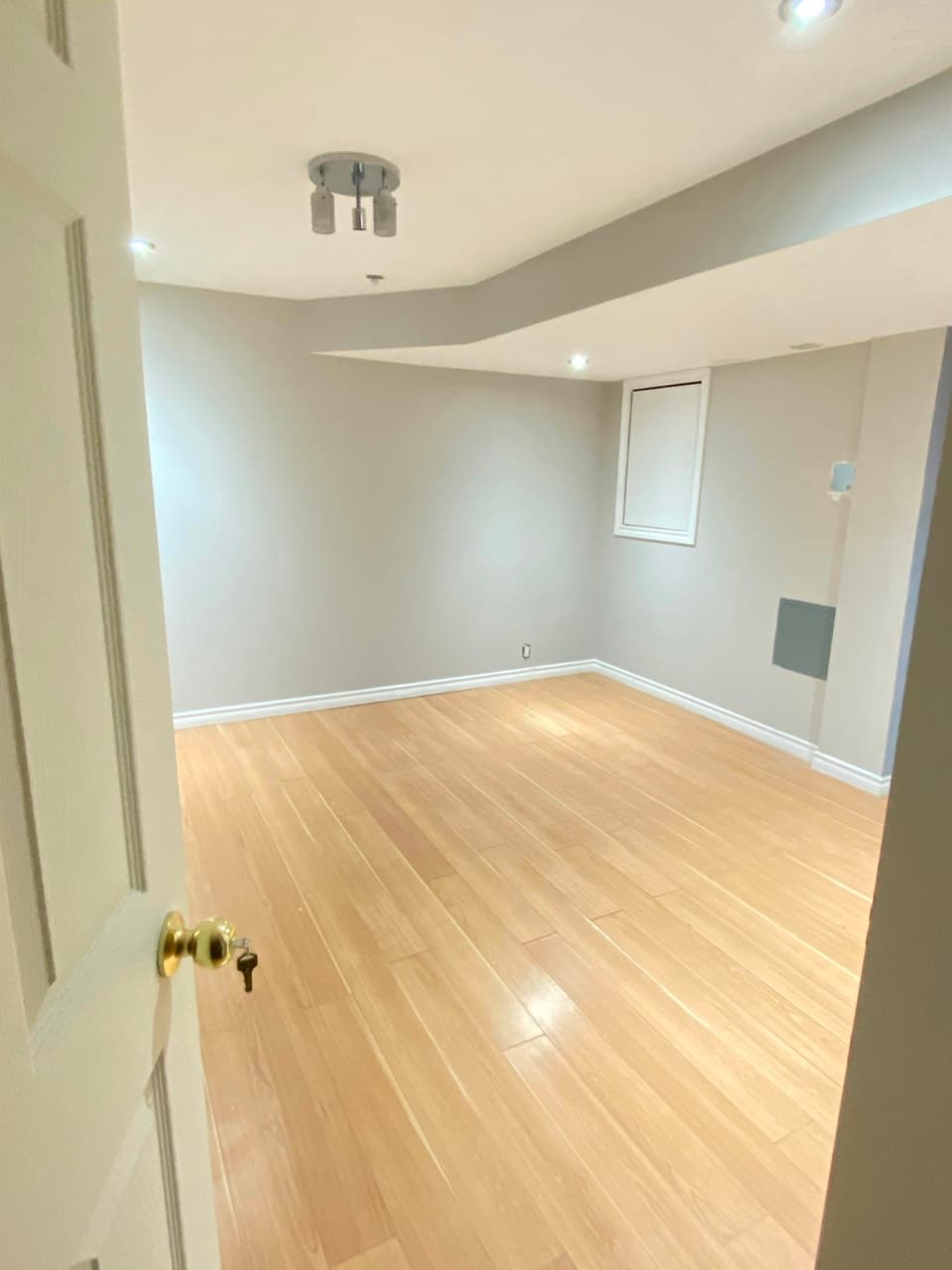 1 Bedroom Basement Apartment, Separate Entrance, Scarborough - Photo 7
