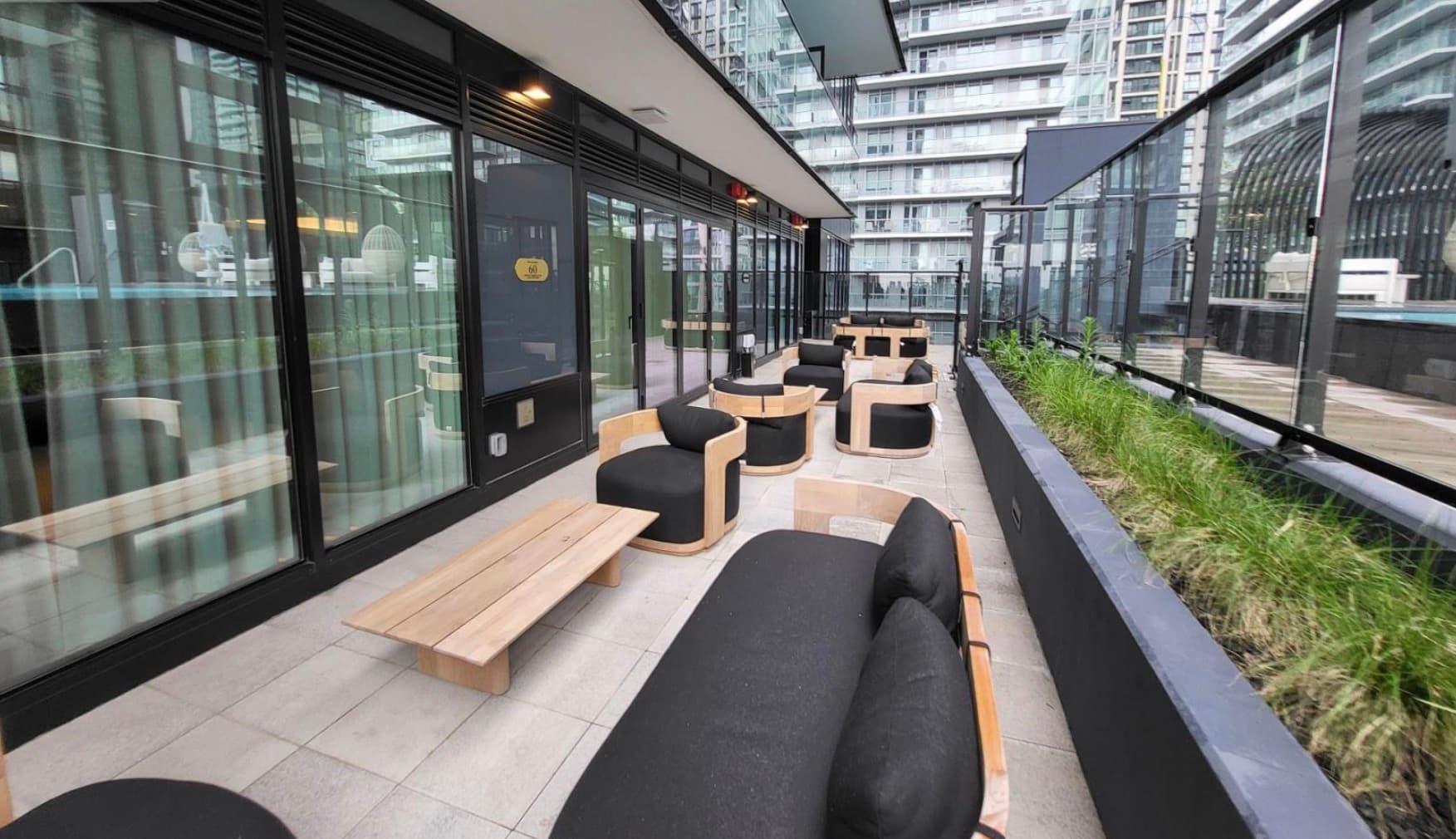 Chic Midtown Studio - Photo 11