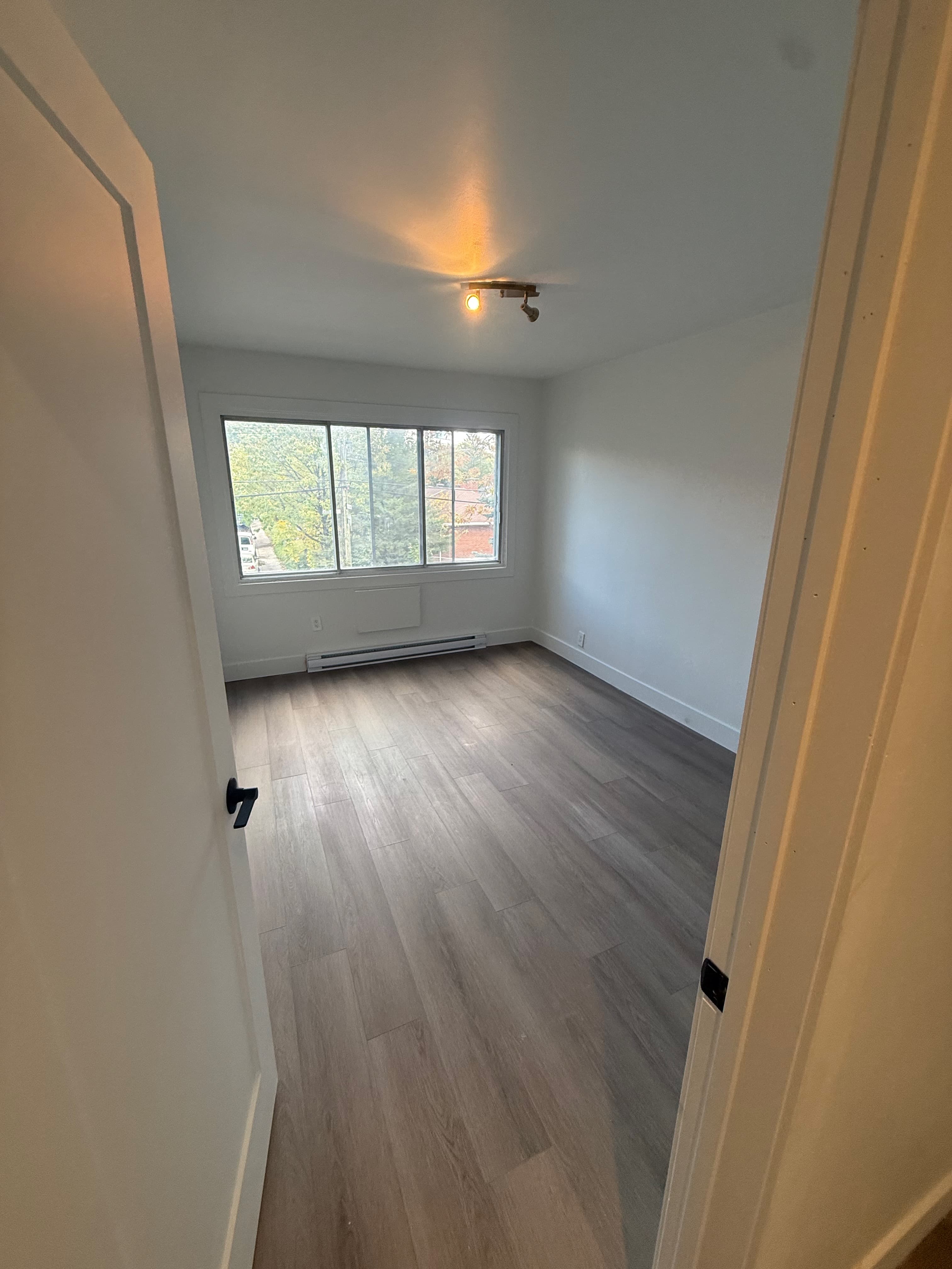 Spacious 2-Bed Loft | Old Montreal - Photo 5