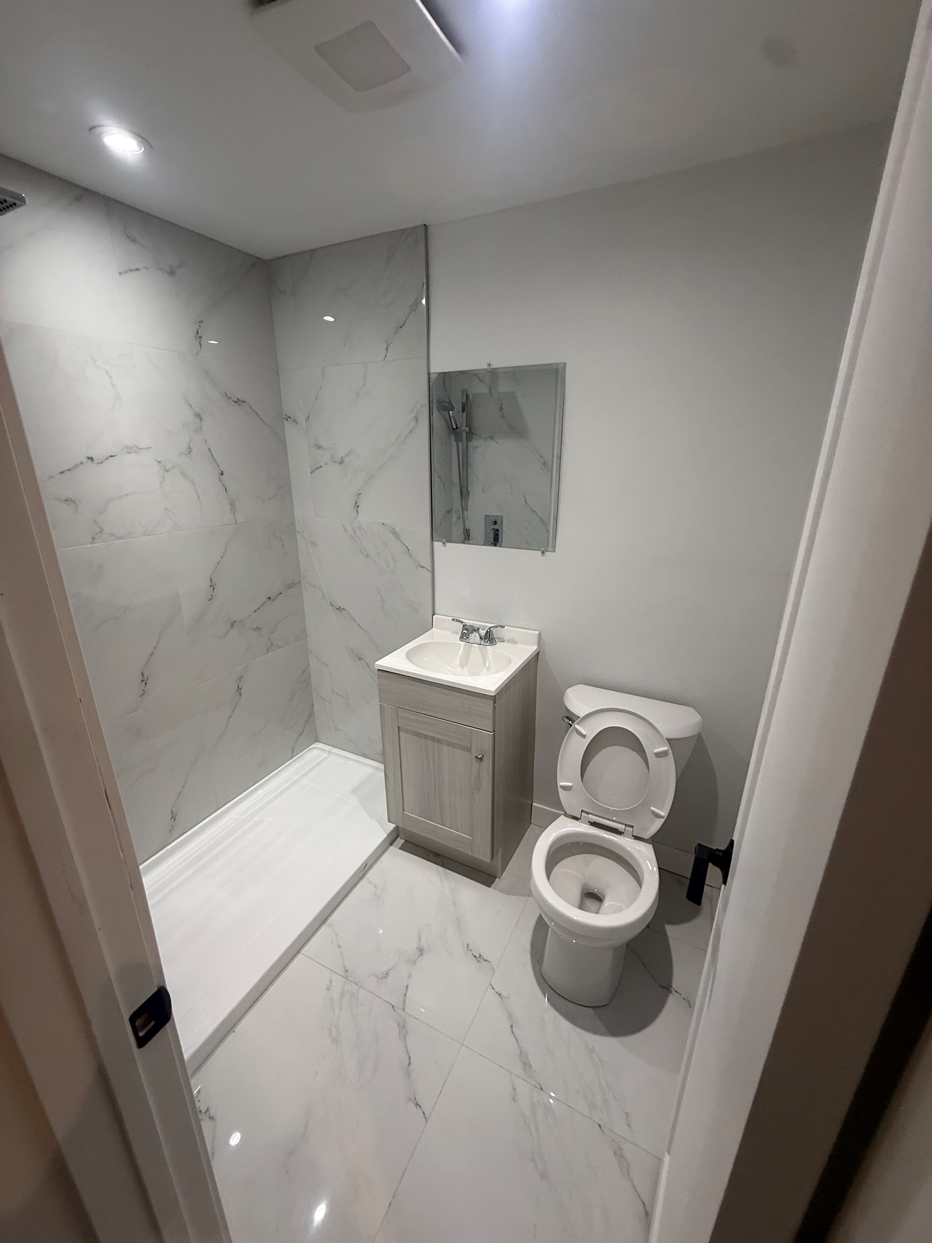 Spacious 2-Bed Loft | Old Montreal - Photo 6