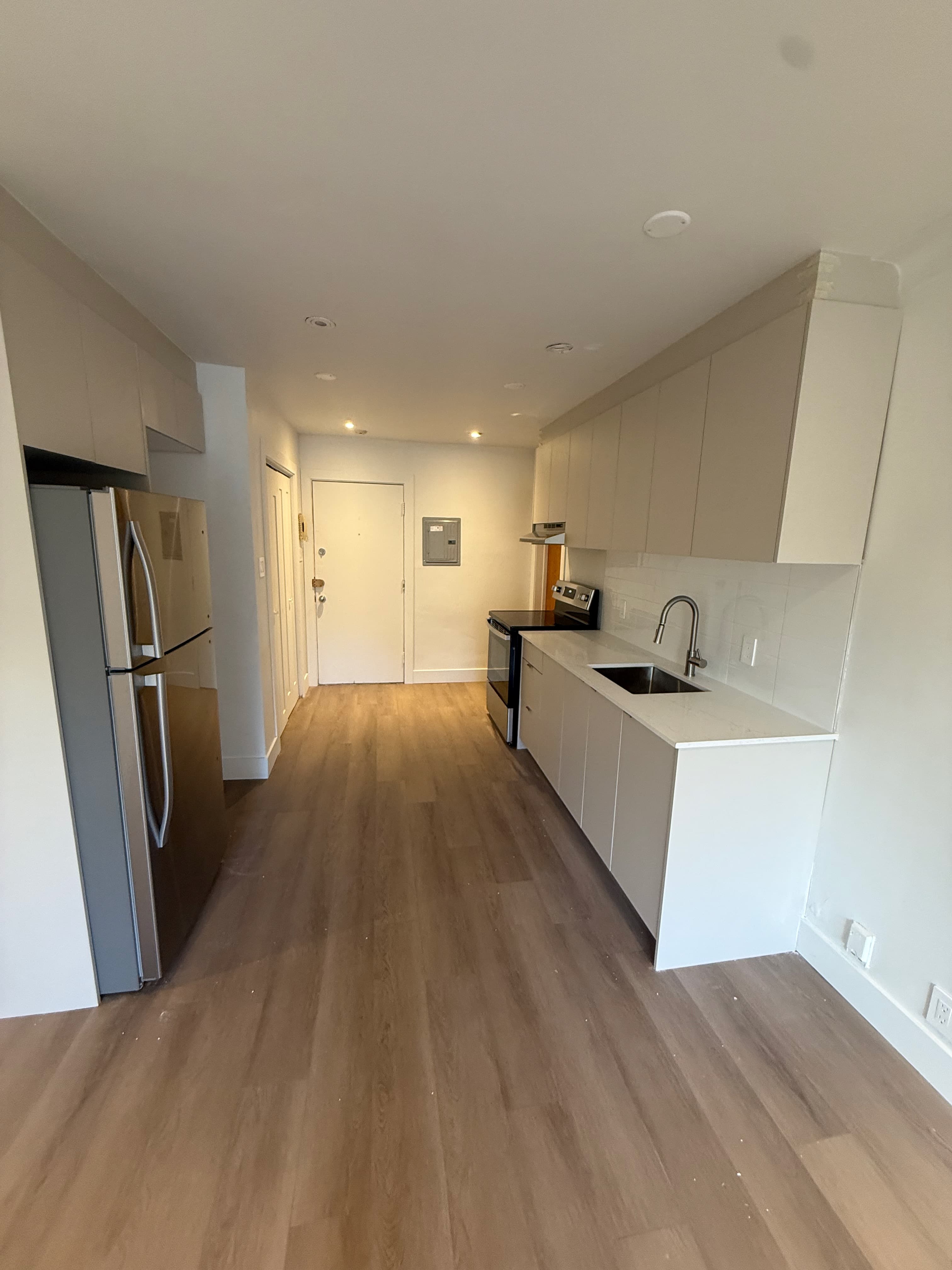 Spacious 2-Bed Loft | Old Montreal - Photo 7