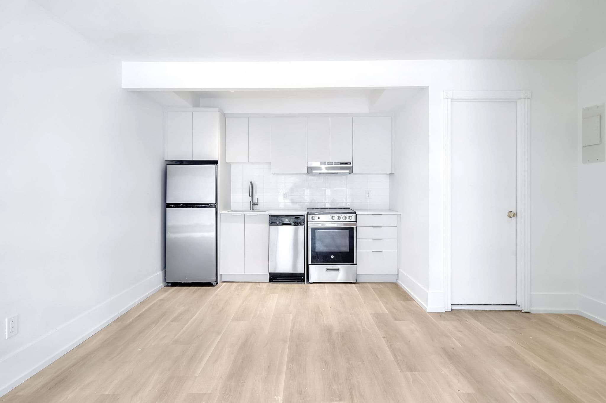 Bright & Spacious 1-Bed | NDG - Photo 2