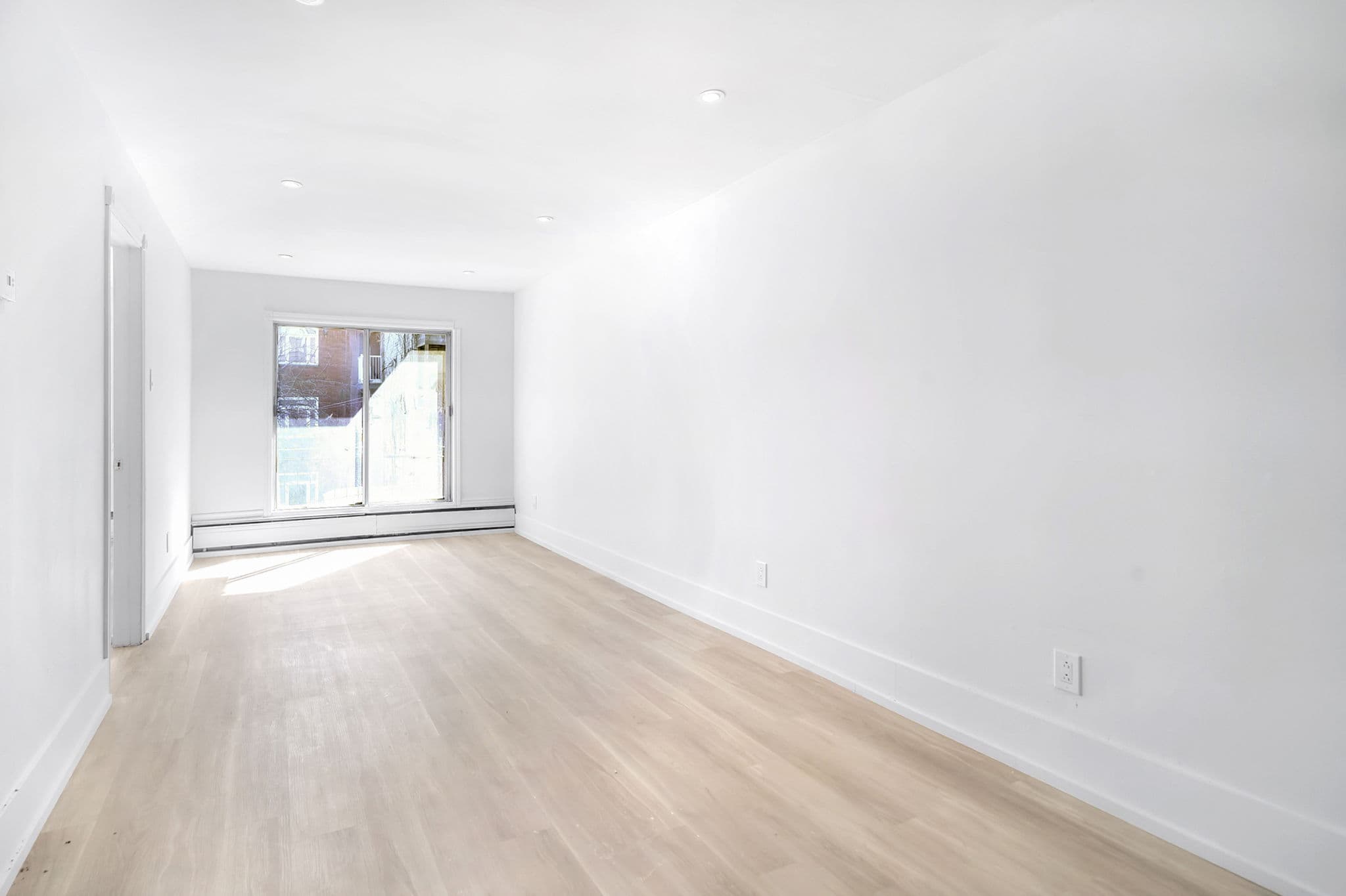 Bright & Spacious 1-Bed | NDG - Photo 4
