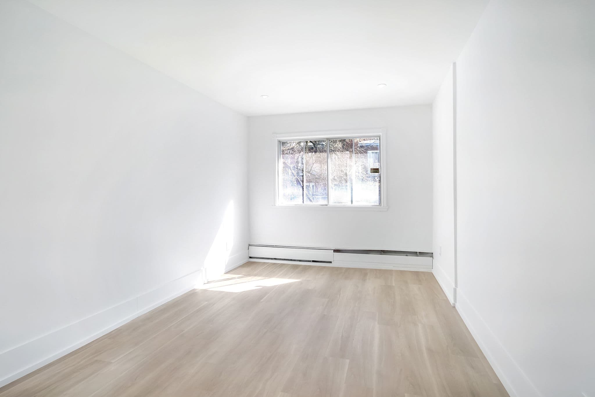 Bright & Spacious 1-Bed | NDG - Photo 6