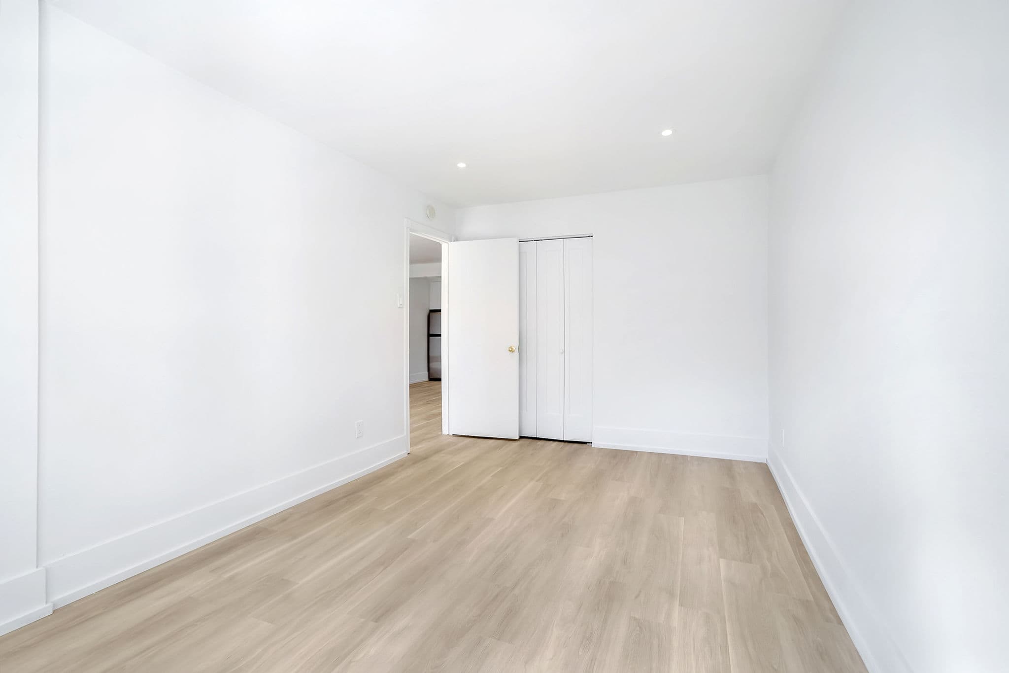 Bright & Spacious 1-Bed | NDG - Photo 7