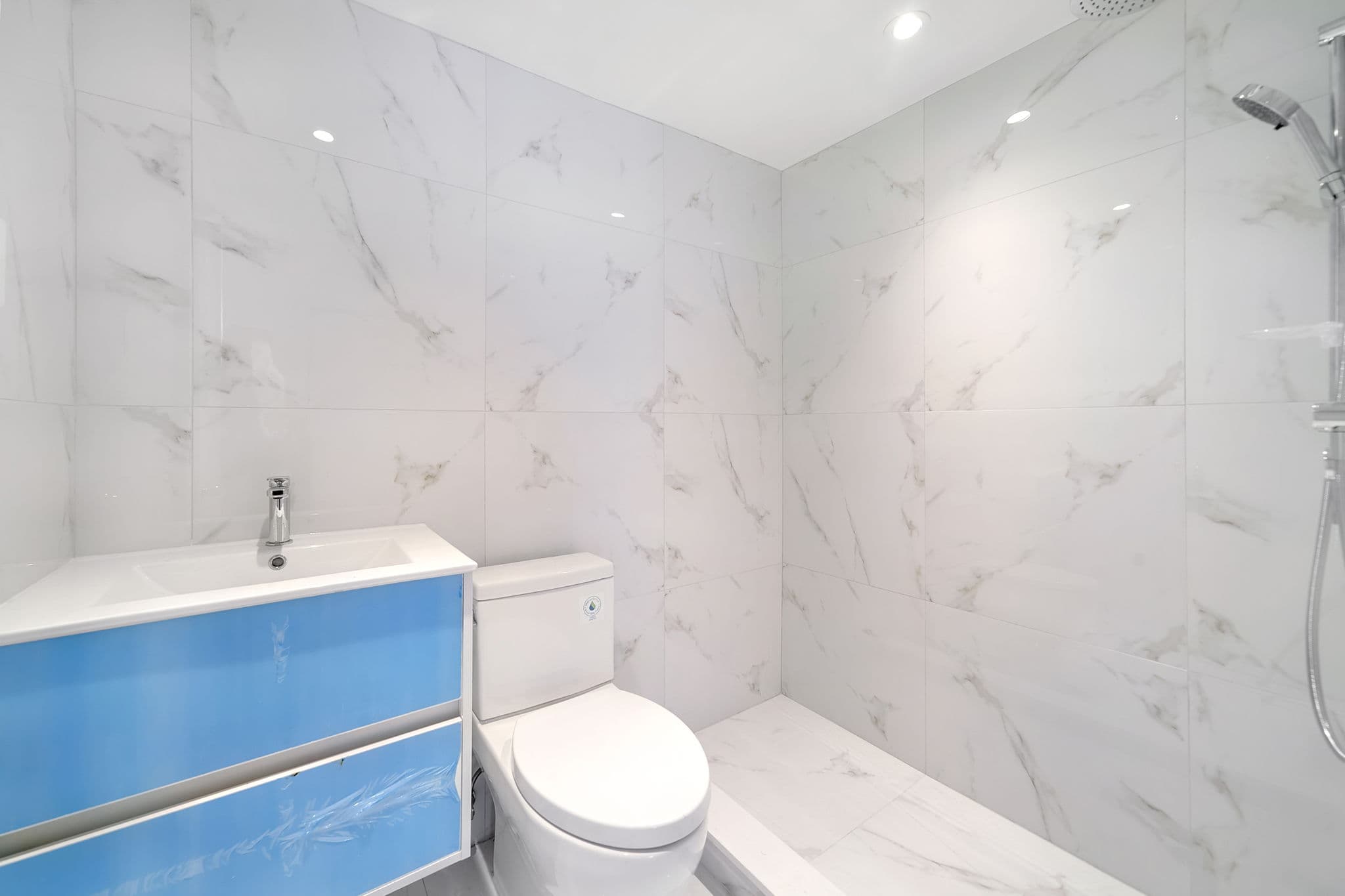 Bright & Spacious 1-Bed | NDG - Photo 8