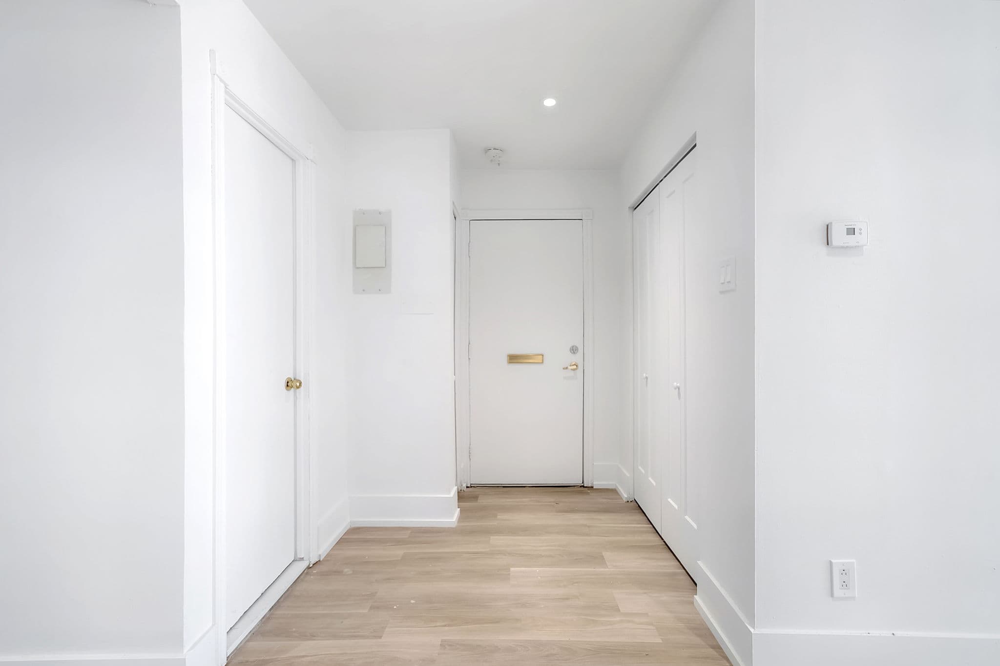 Bright & Spacious 1-Bed | NDG - Photo 9