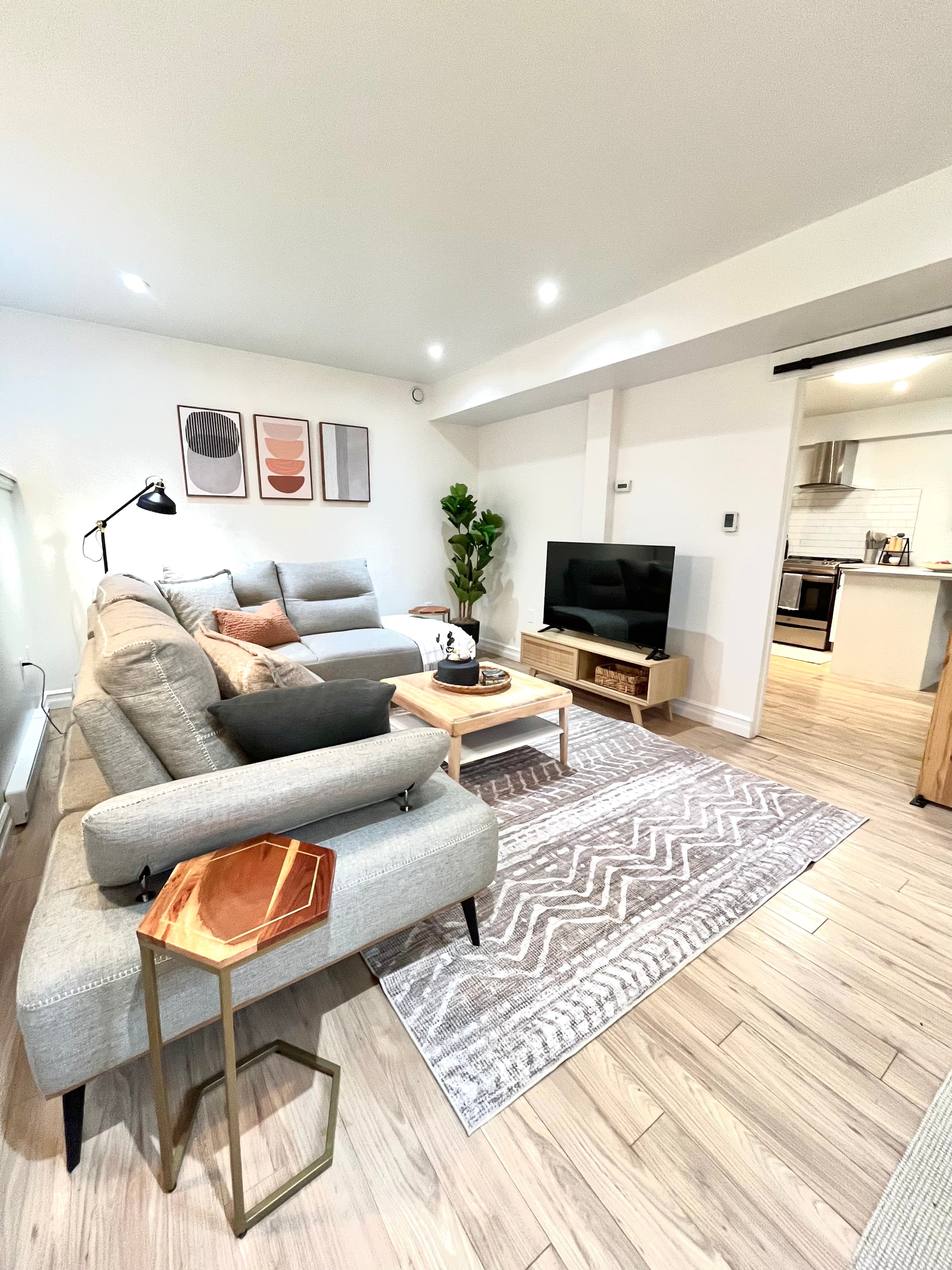 Fully Furnished 1-Bedroom Apartment in Quiet Halifax Neighbourhood ā $2,000/Month - Photo 6