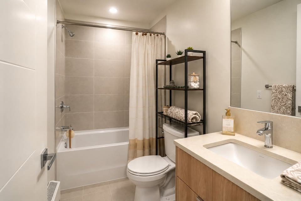 WEST HARBOUR - 3 Bedroom, Brand New Boutique Rental, North Vancouver - Photo 6