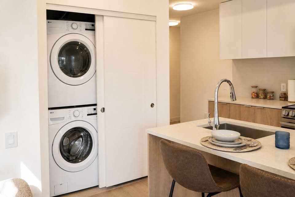 WEST HARBOUR - 3 Bedroom, Brand New Boutique Rental, North Vancouver - Photo 10