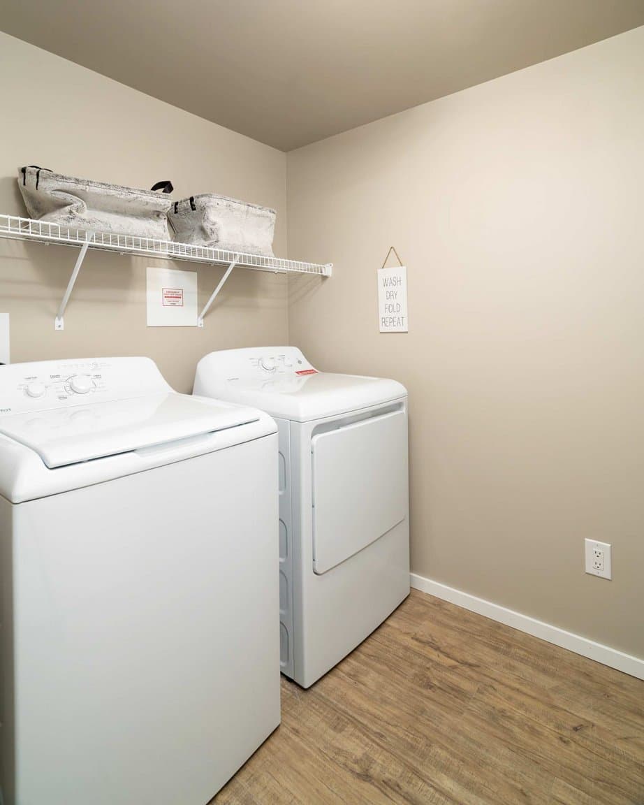 Courtview Landing — Three Bedroom Two Bath - Photo 16