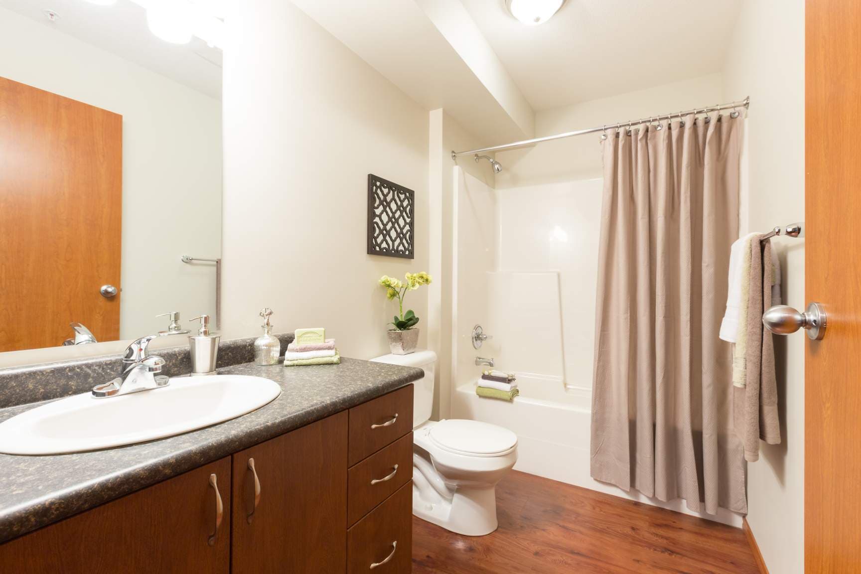 Merecroft Gardens — Two Bedroom One Bath - Photo 7