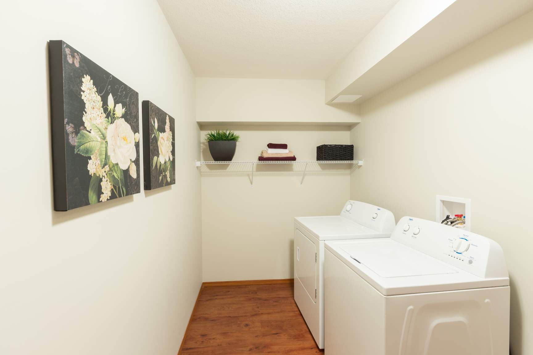 Merecroft Gardens — Two Bedroom One Bath - Photo 9