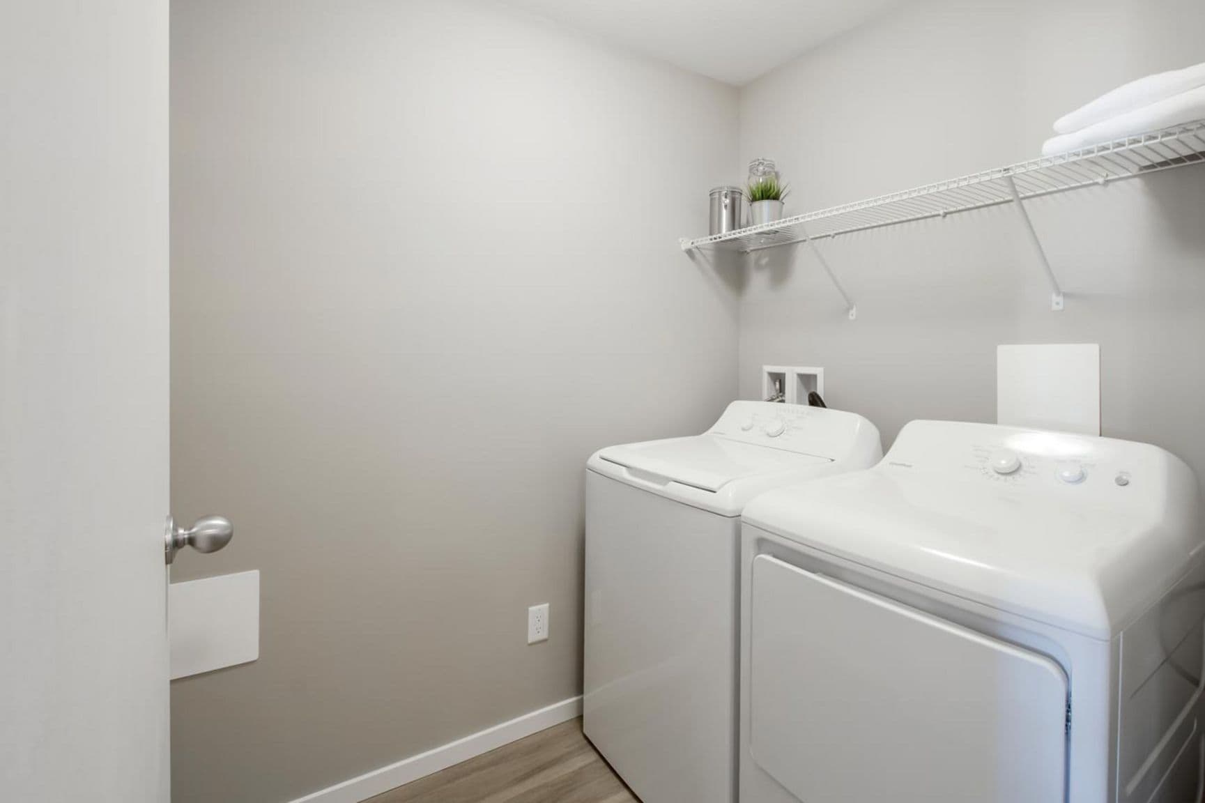 Aurora Heights — Three Bedroom Two Bath - Photo 15