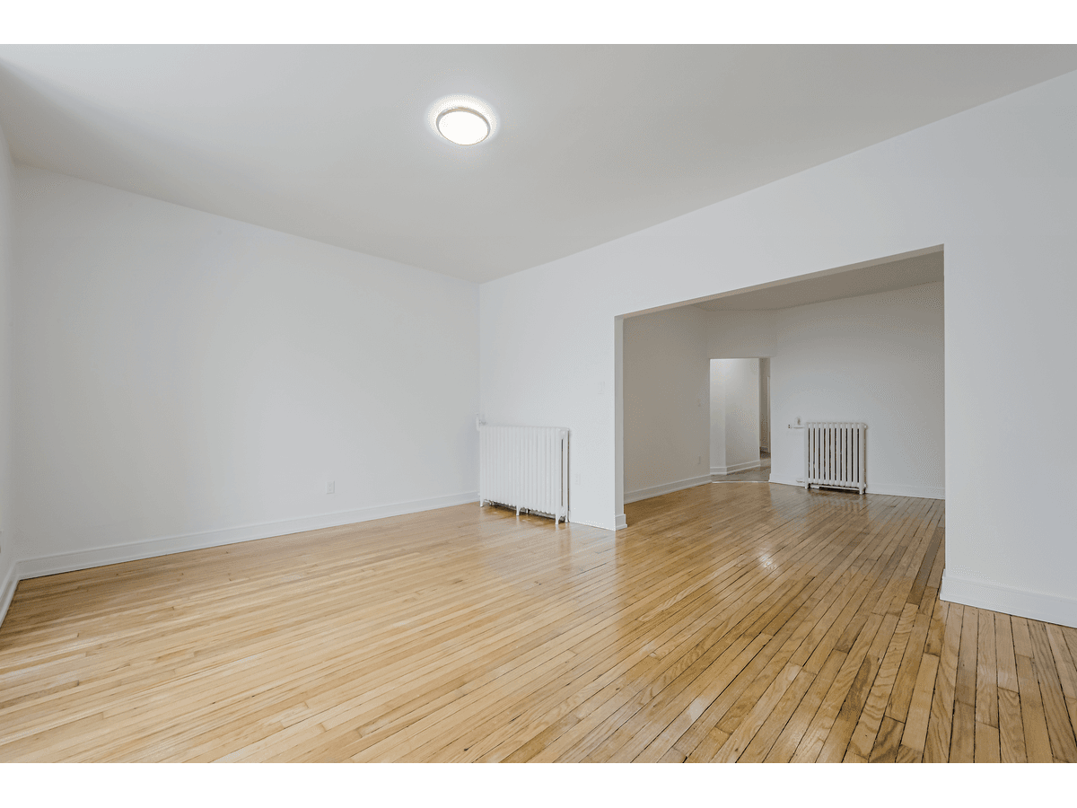 723 Bloor Street West — 2 BEDROOM - Photo 11