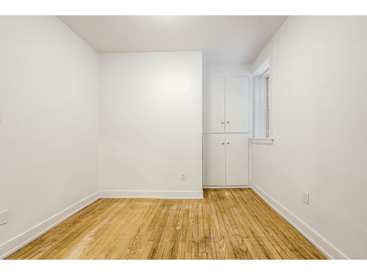 723 Bloor Street West — 2 BEDROOM - Photo 14
