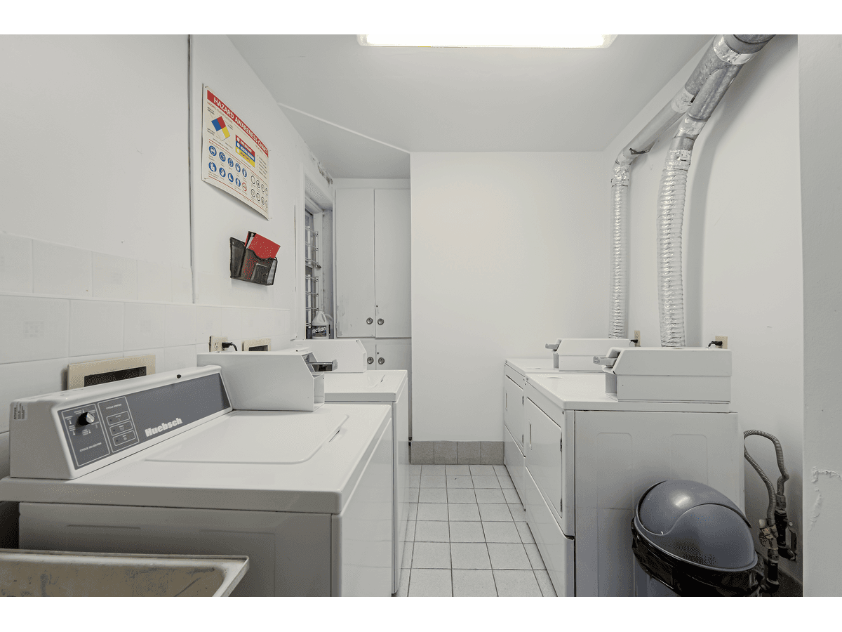 723 Bloor Street West — 2 BEDROOM - Photo 17