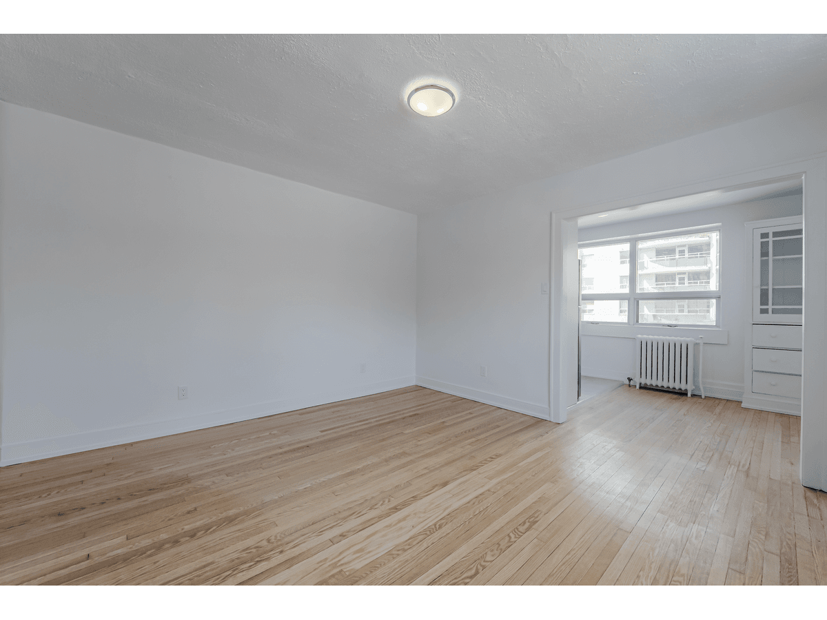391 Sherbourne Street — 1 BEDROOM - Photo 9