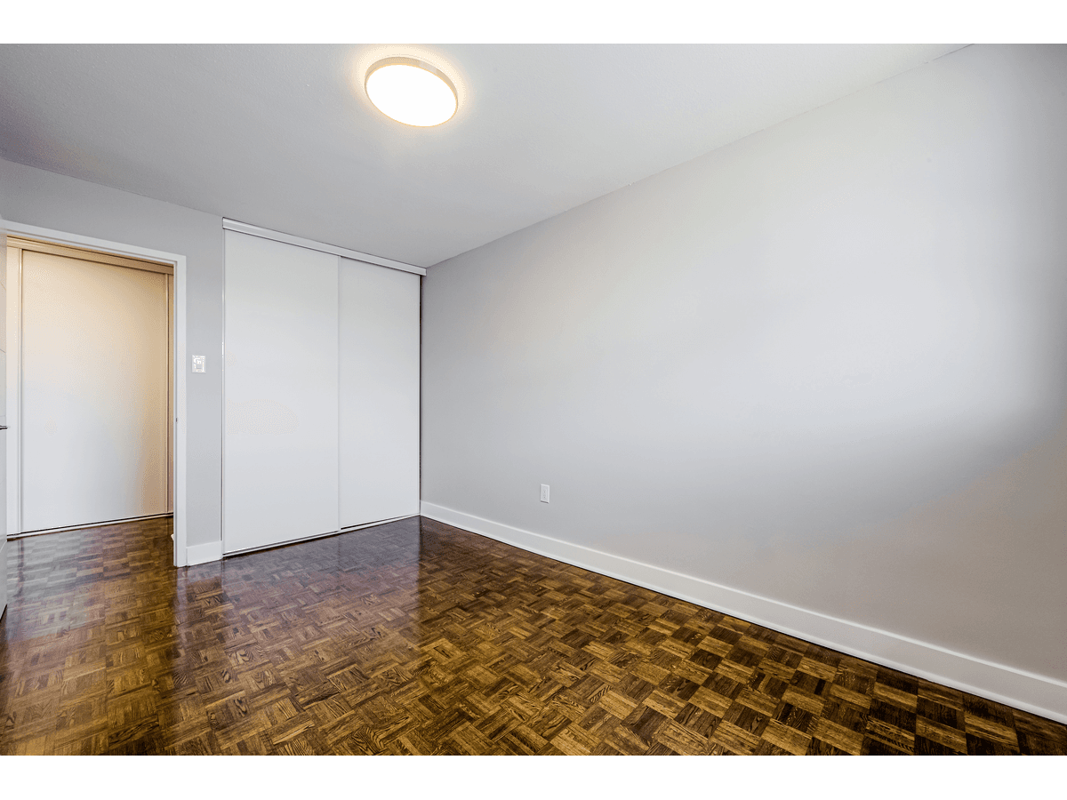 70 Park Street East — 1 BEDROOM - Photo 15