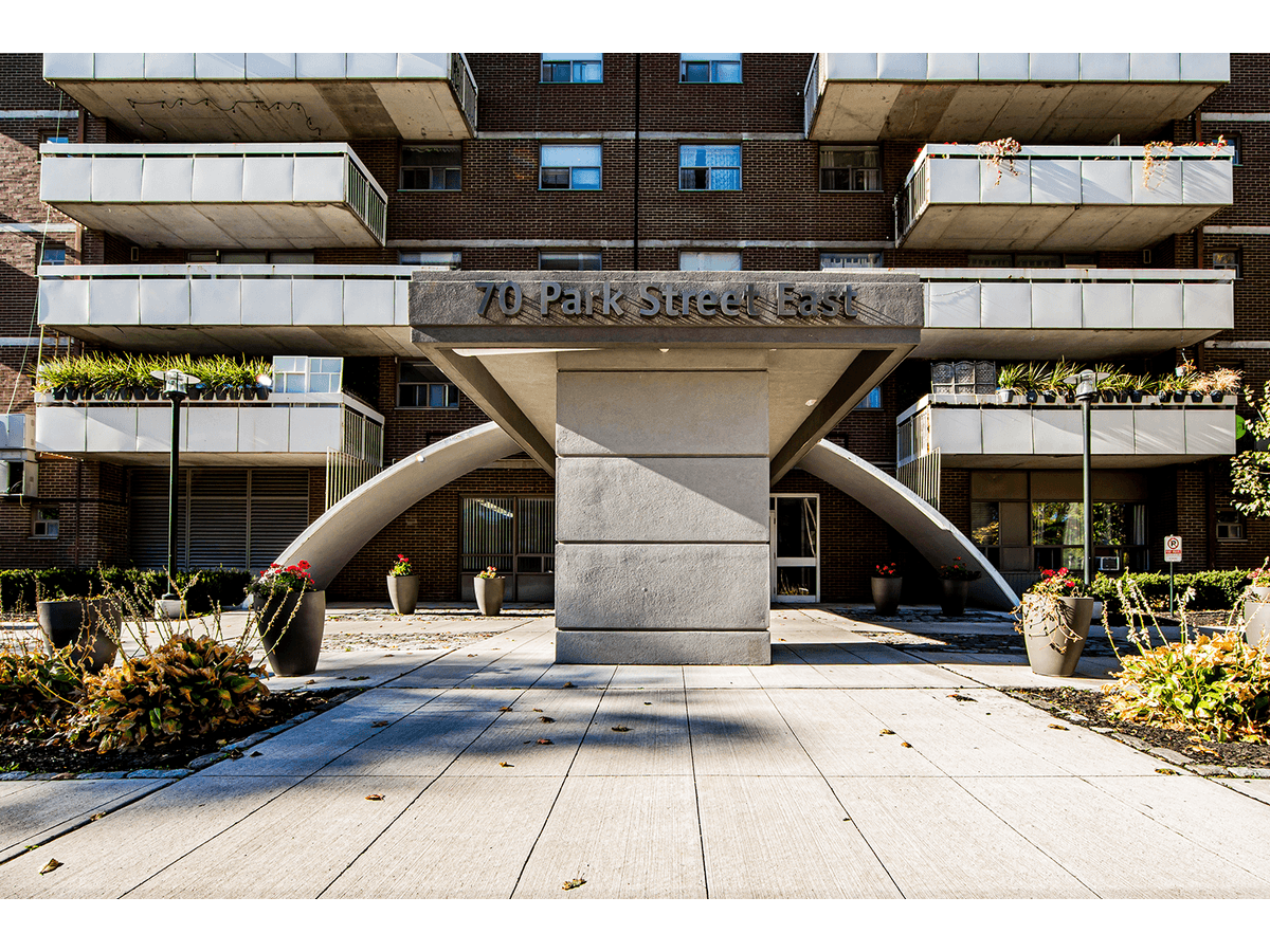 70 Park Street East — 1 BEDROOM - Photo 23