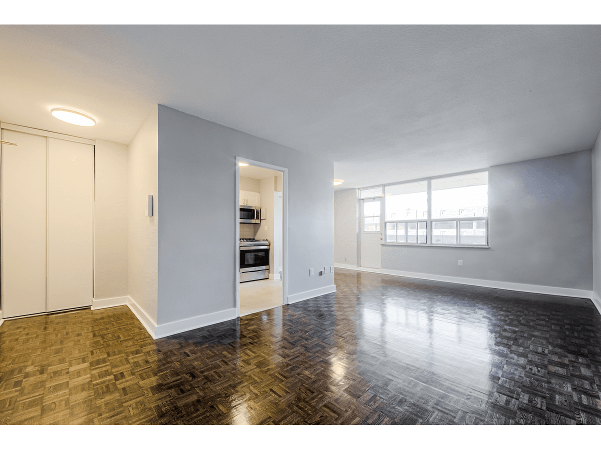 70 Park Street East — 1 BEDROOM - Photo 8