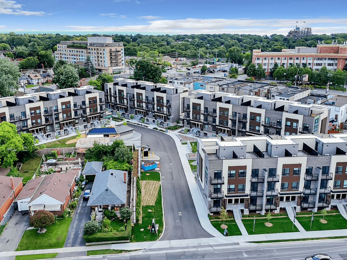 Towns On Danforth — The Kew - Photo 19