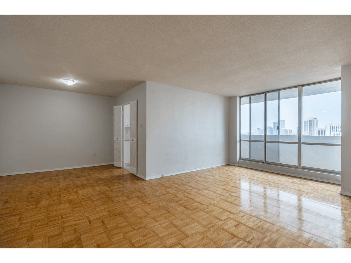 8 Lomond Drive — 3 Bedroom - Photo 4