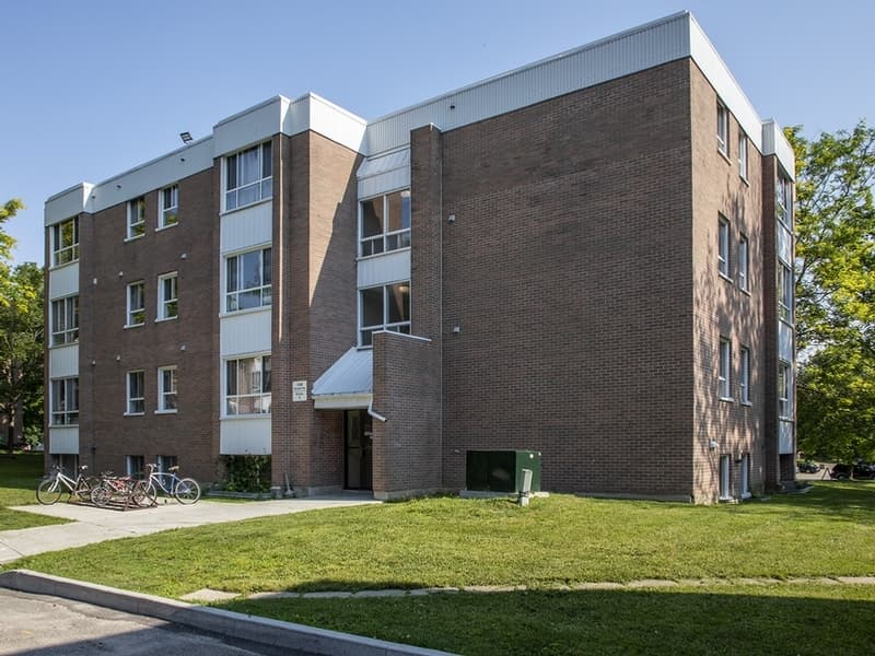 1340-1360 Kensington Parkway — 2 bedrooms - Photo 2