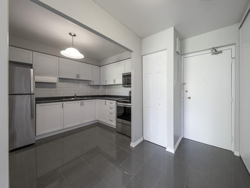 1340-1360 Kensington Parkway — 2 bedrooms - Photo 4