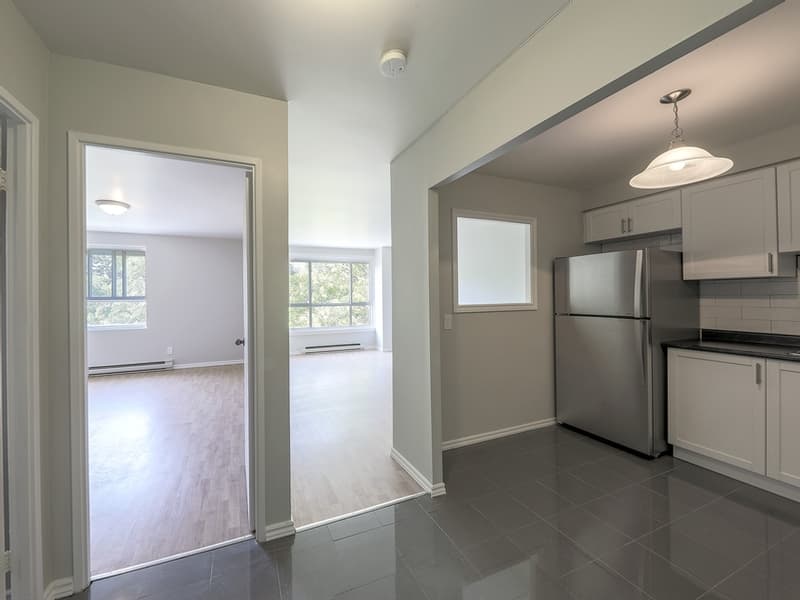 1340-1360 Kensington Parkway — 2 bedrooms - Photo 6