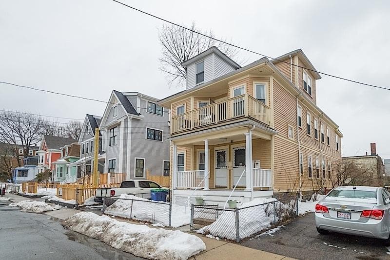 32 Hawthorne St - 2 - Photo 6