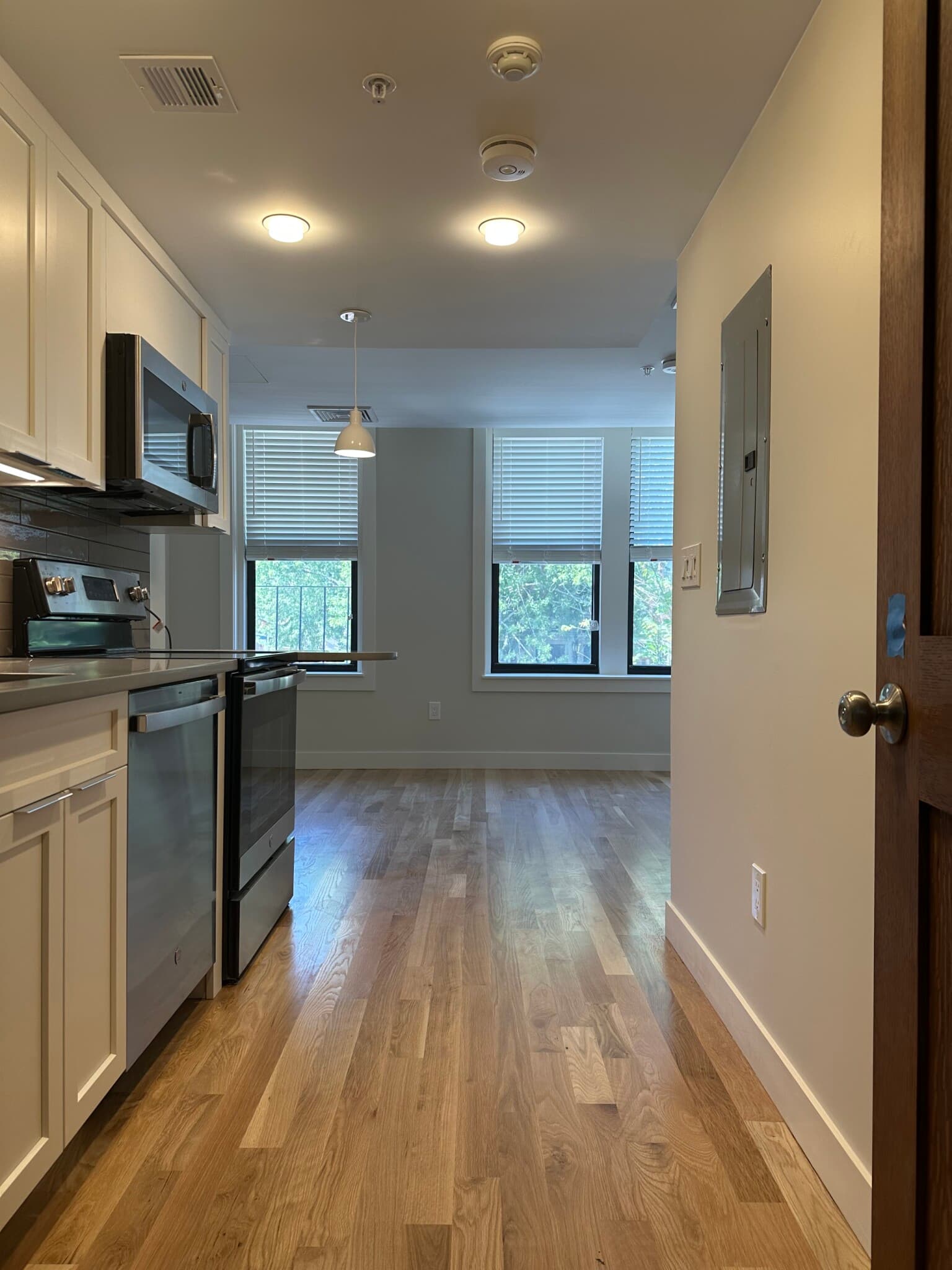 48 John F. Kennedy St - 6 - Photo 1