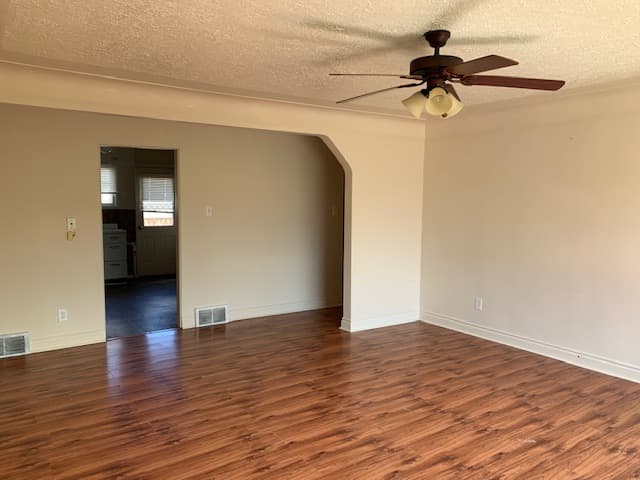 10120 103 Avenue M - Photo 2