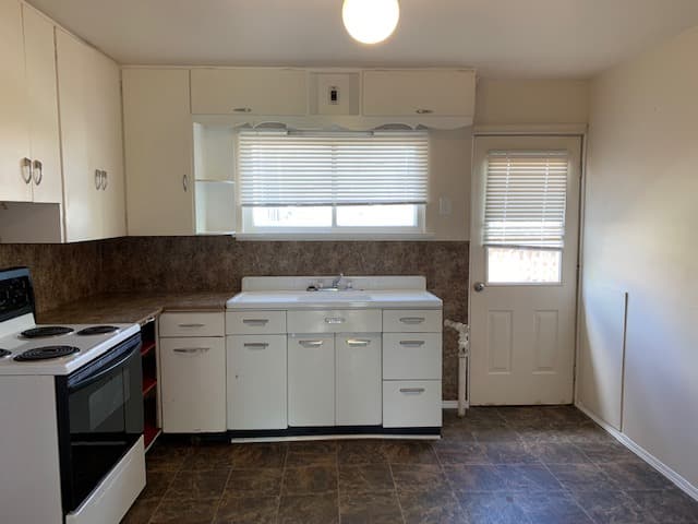 10120 103 Avenue M - Photo 3
