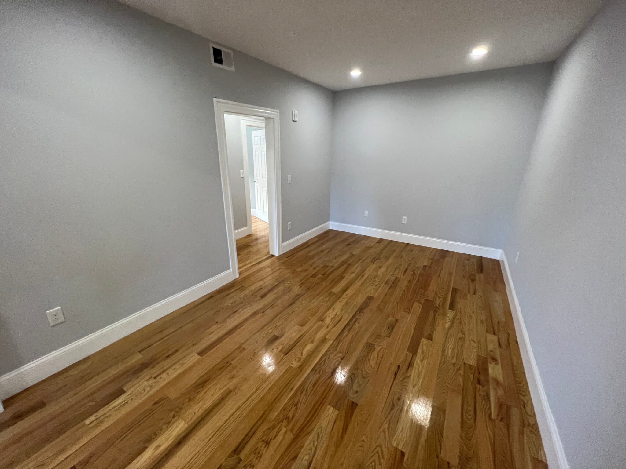372 Oxford St - 4 - Photo 4