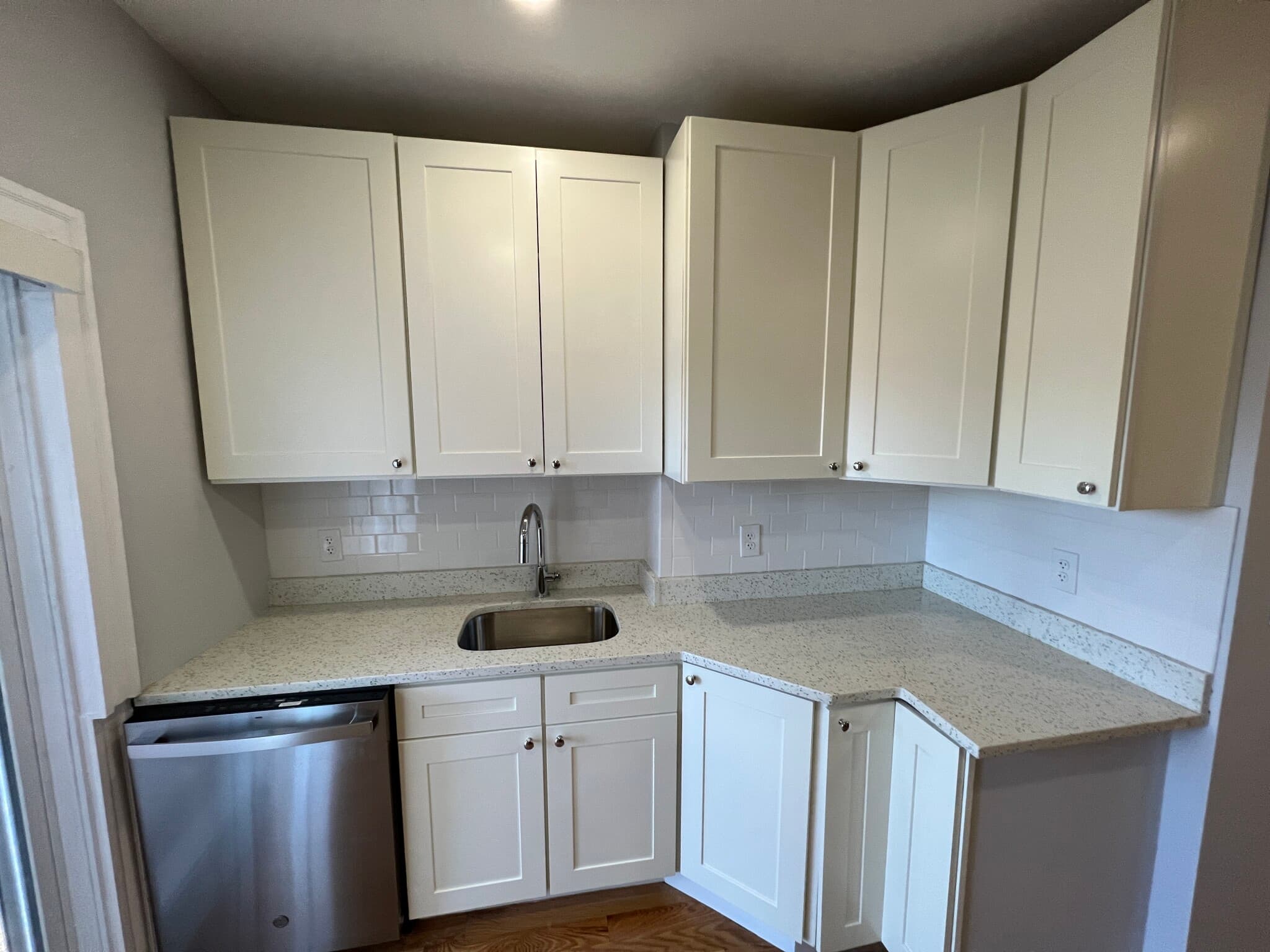 372 Oxford St - 4 - Photo 7